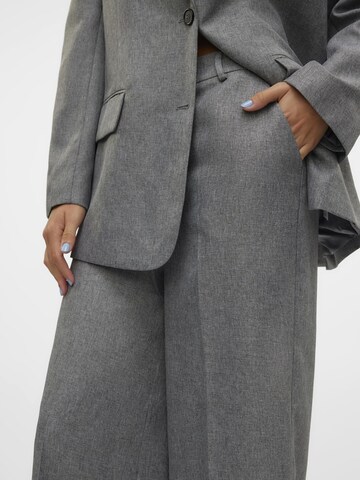 SOMETHINGNEW Wide leg Pleated Pants in Grey