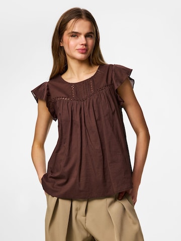 T-shirt 'PCAstrid' PIECES en marron : devant