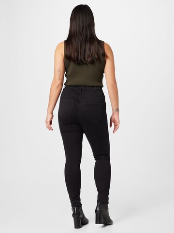 Vero Moda Curve Skinny Farkut 'Phia' värissä musta