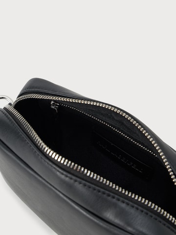 Karl Lagerfeld Olkalaukku 'IKON SMOOTH' värissä musta