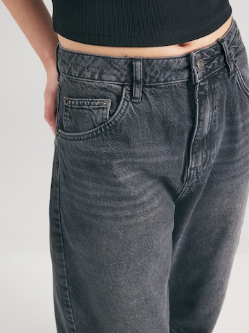 TOPSHOP Loosefit Jeans in Zwart