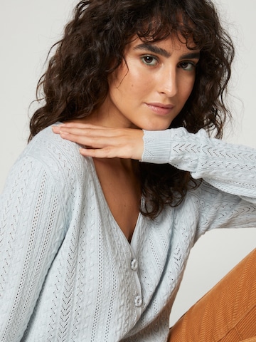 florence by mills exclusive for ABOUT YOU Cardigan 'Snowdrop' i grå