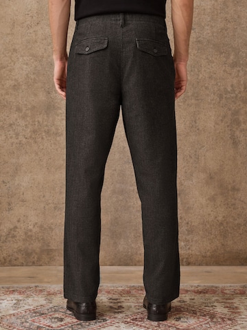 Next - Regular Calças com pregas em castanho