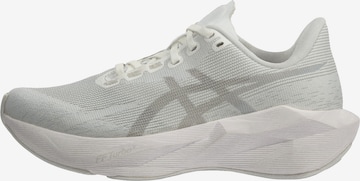 ASICS - Sapatilha de corrida 'Novablast 6' em branco: frente