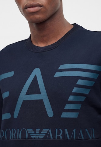 EA7 Emporio Armani Sweatshirt i blå: framsida