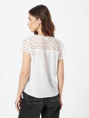 QS - Blusa em branco