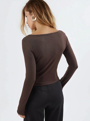 Busem - Camisa em castanho