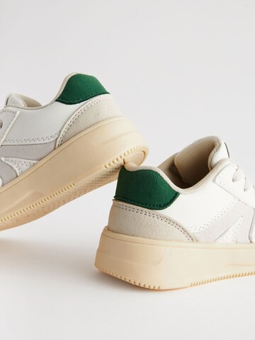 Sneaker di Next in bianco