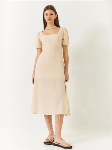 Bianco Lucci Kleid in Beige: Vorderseite