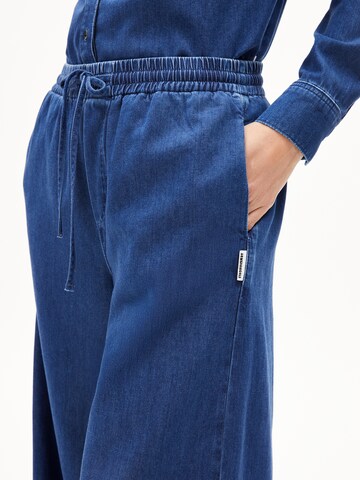 ARMEDANGELS Loosefit Broek in Blauw
