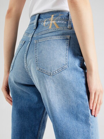 Calvin Klein Jeans Normální Džíny 'MOM Jeans' – modrá
