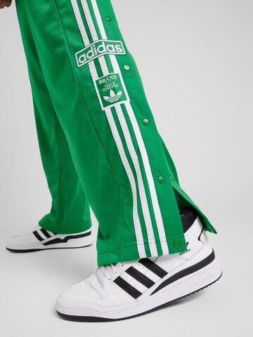 ADIDAS ORIGINALS Lużny krój Spodnie 'Adibreak' w kolorze zielony