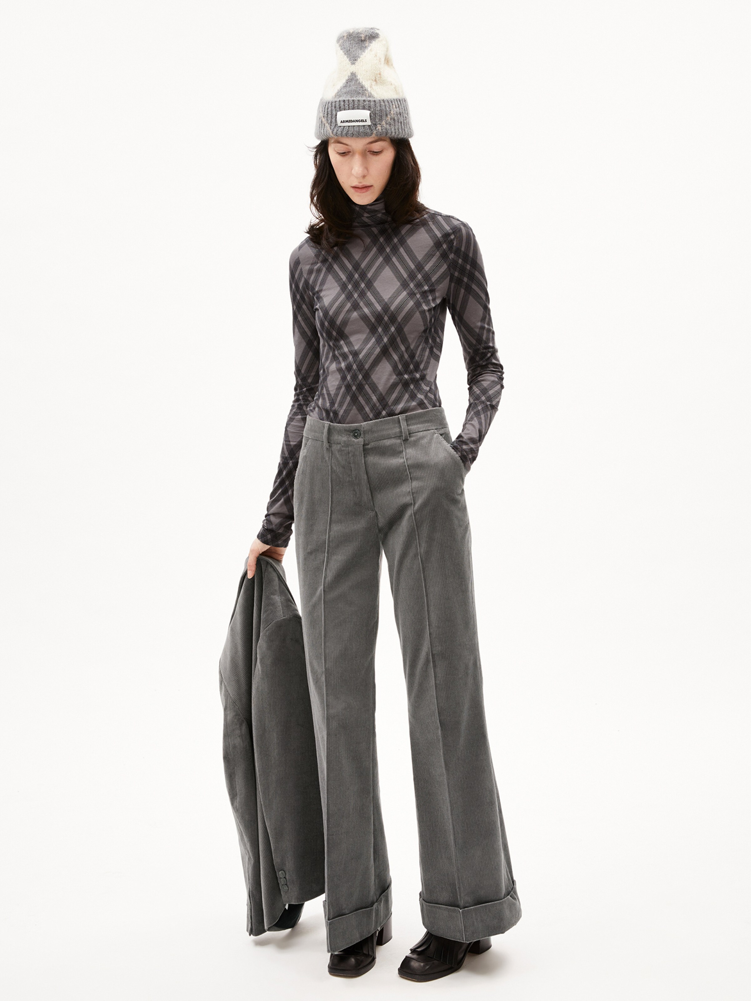 ARMEDANGELS Longsleeve ' GRAZILIAA ARGYLE ' in Schwarz: Vorderseite