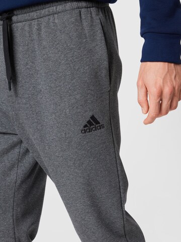 ADIDAS SPORTSWEAR Tapered Sportbroek 'Essentials' in Grijs