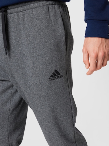 Tapered Pantaloni sport 'Essentials' de la ADIDAS SPORTSWEAR pe gri