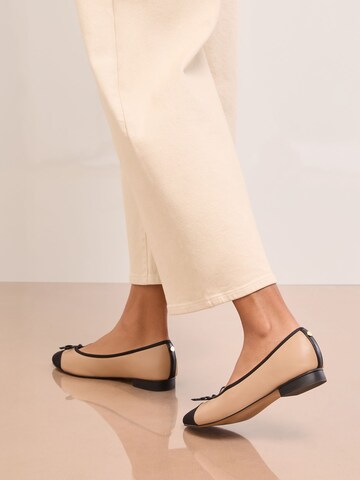 Lipsy Μπαλαρίνα σε μπεζ