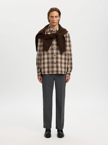 SELECTED - Ajuste confortable Camisa en marrón