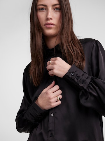 Camicia da donna 'Pella' di Y.A.S in nero