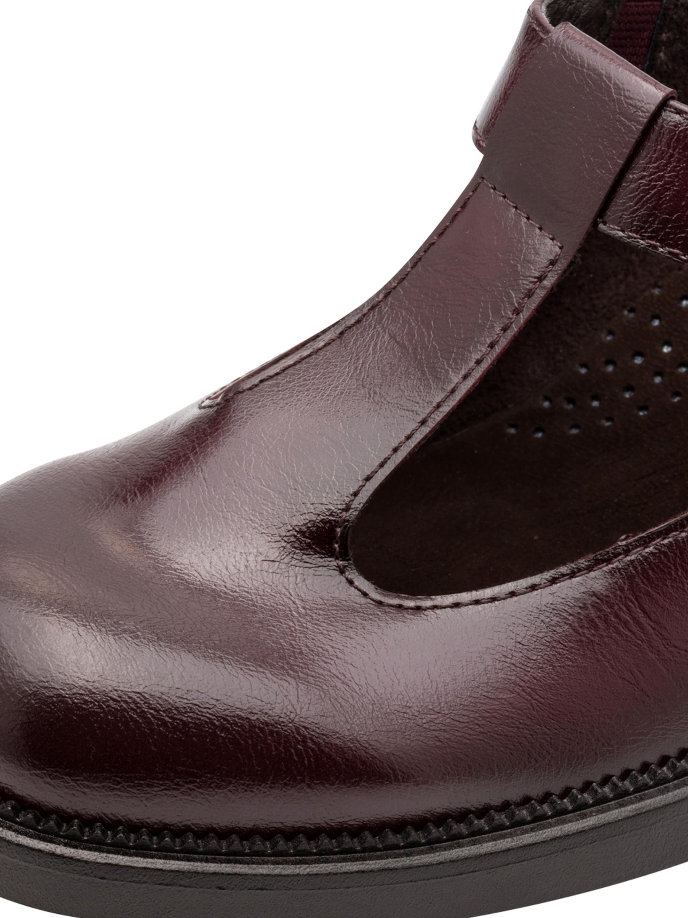 Tamaris Slip-ons in Red