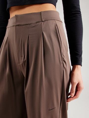 Wide leg Pantaloni sportivi 'Bliss' di NIKE in marrone