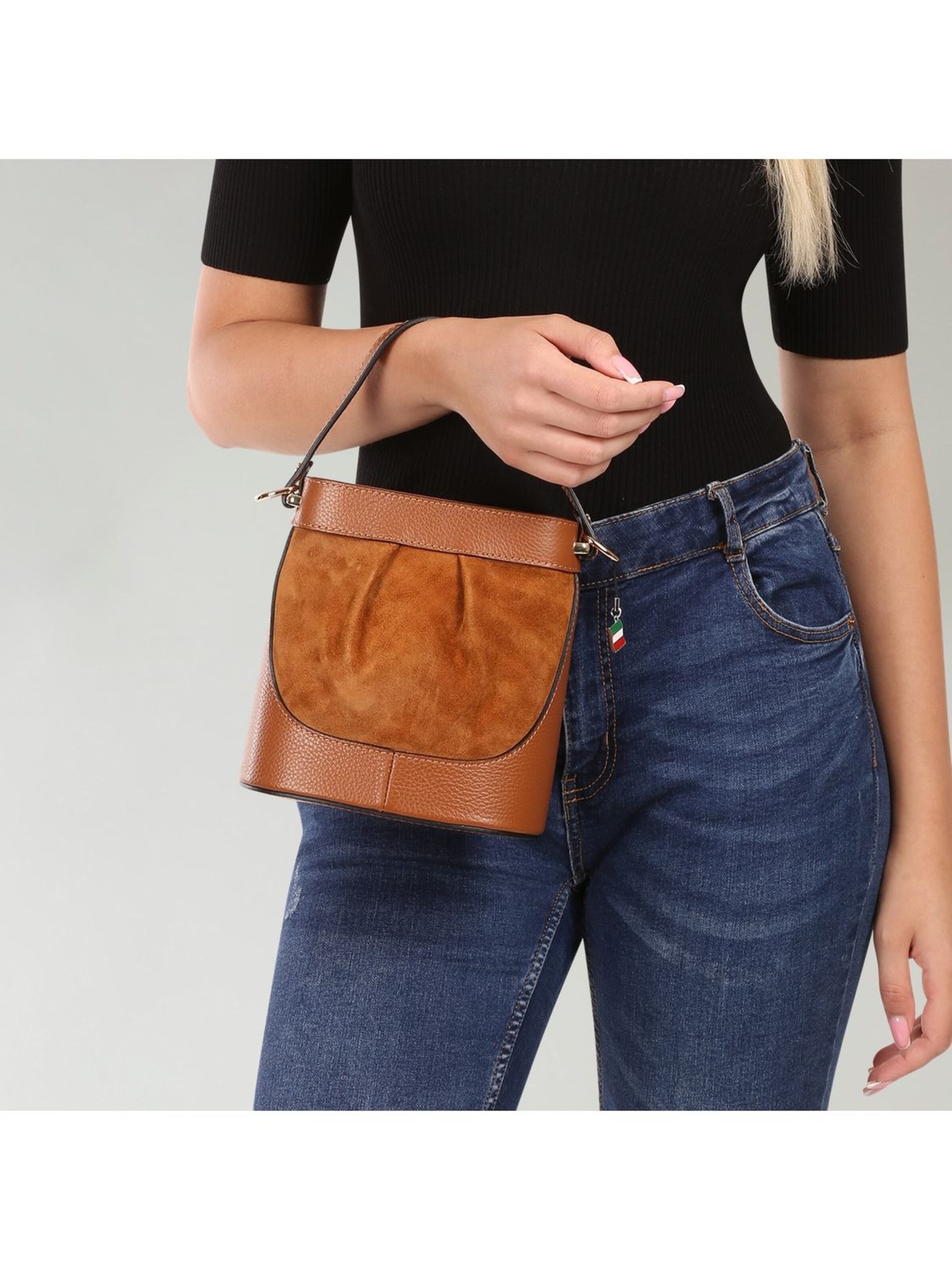 Florence Schoudertas in Bruin