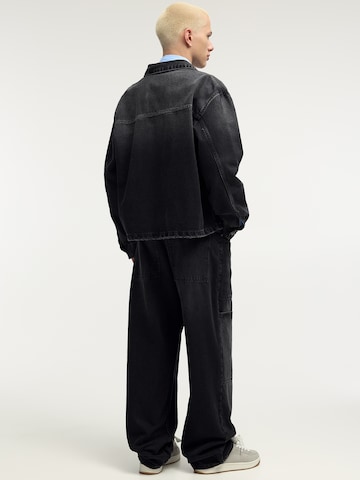 Pull&Bear Regular fit Prehodna jakna | črna barva