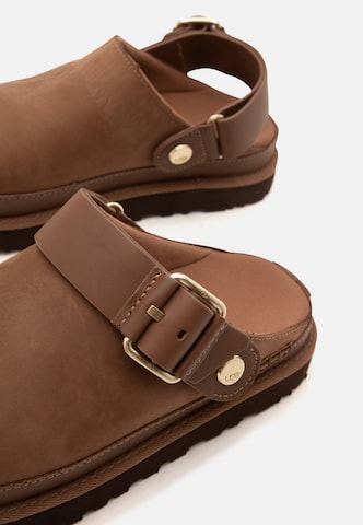 UGG - Socas 'Goldenstar Villa' em castanho