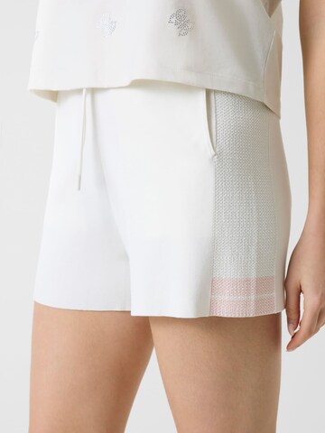 GUESS Loosefit Shorts in Weiß