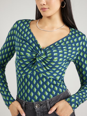 Blutsgeschwister Shirt 'Hot Knot' in Green