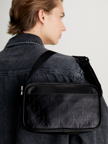 Calvin Klein Jeans - Bolso de hombro en negro