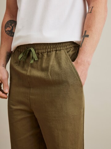 Effilé Pantalon 'Luca' DAN FOX APPAREL en vert