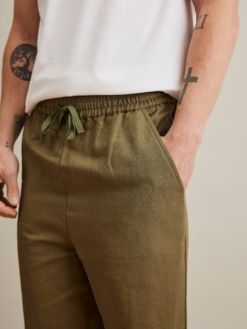 Tapered Pantaloni 'Luca' di DAN FOX APPAREL in verde