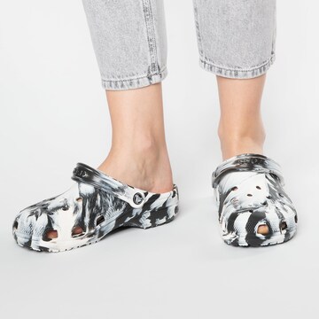 pilka Crocs Klumpės 'Classic Marbled'