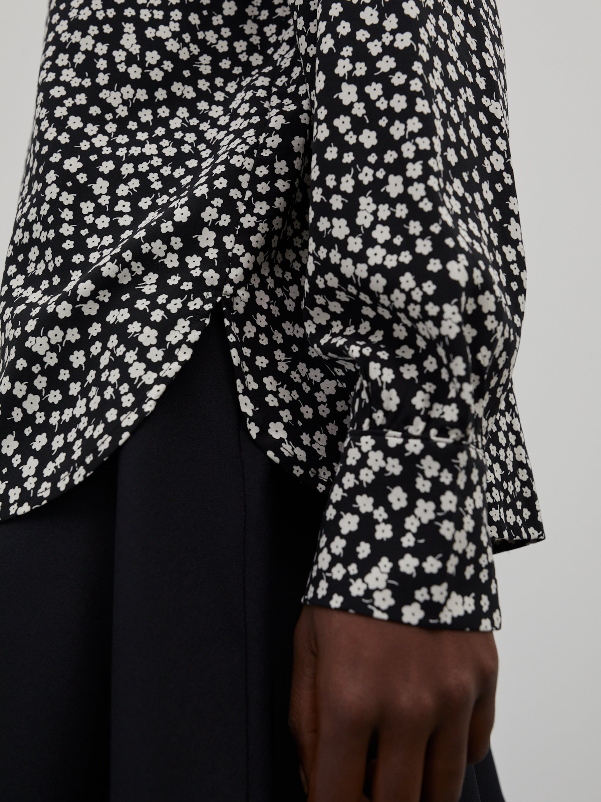 EDITED Producten Blouse 'Stephanie' Zwart