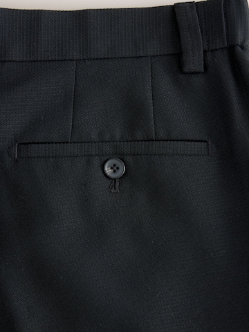 Next - regular Pantalón de pinzas en negro