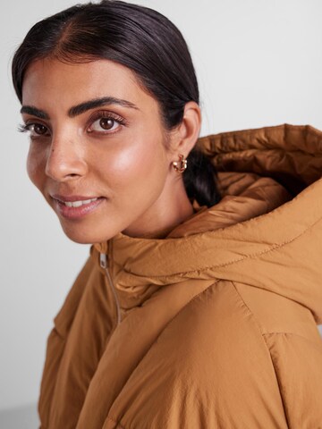 Veste mi-saison 'Saka' YAS en marron