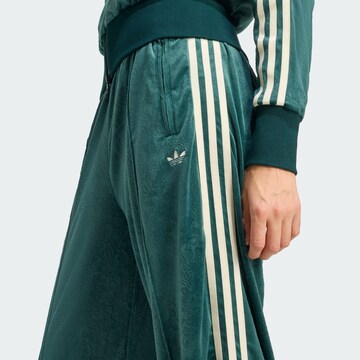 Loosefit Pantaloni 'Adidas Originals x Liberty London' di ADIDAS ORIGINALS in verde