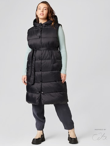 Guido Maria Kretschmer Curvy Bodywarmer 'Sharli' in Zwart: voorkant