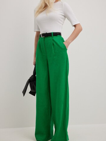 Wide Leg Pantalon NA-KD en vert : devant