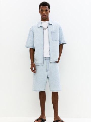 Coupe regular Chemise Pull&Bear en bleu : devant
