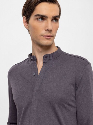 Antioch - Ajuste estrecho Camisa en gris