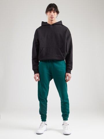 Reebok - Tapered Pantalón deportivo en verde