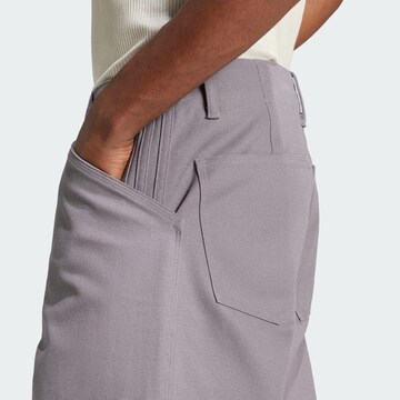 ADIDAS ORIGINALS Loosefit Παντελόνι 'Premium Essentials' σε γκρι