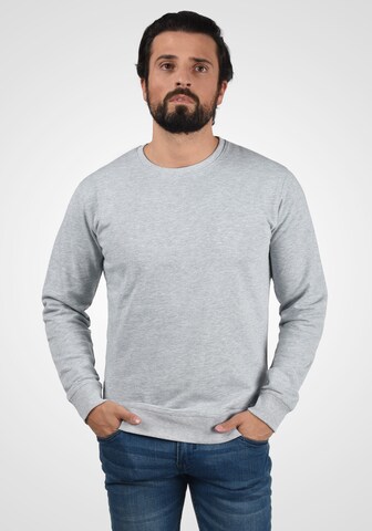 Sweat-shirt 'Tarabo' !Solid en gris : devant