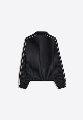 Bershka Prehodna jakna | modra barva