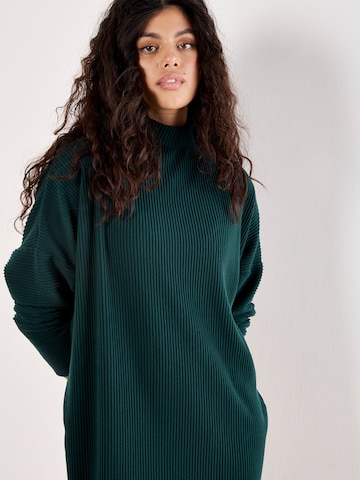 Robes en maille Apricot en vert
