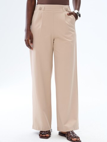 Blue Shadow Wide Leg Hose 'Paloma'‌‌‌ in Beige: Vorderseite