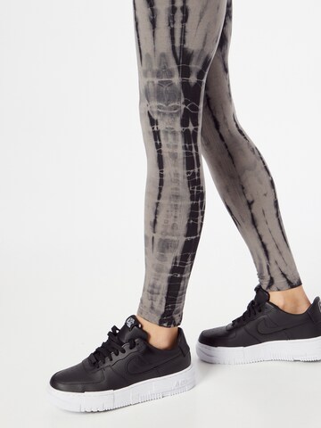 Urban Classics - Skinny Leggings em cinzento