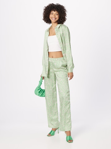 Loosefit Pantaloni 'Clarke' di modström in verde