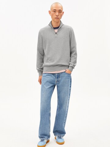 Pulover 'FAABES' de la ARMEDANGELS pe gri